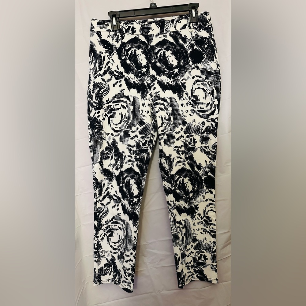 Rafaella Women Comfort Pull Up Pants, Size 12, Preowned. Navy blue and white